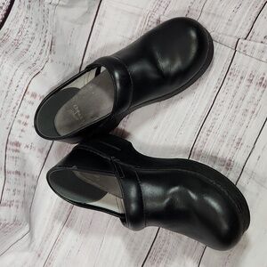 Dansko women's professional leather clogs